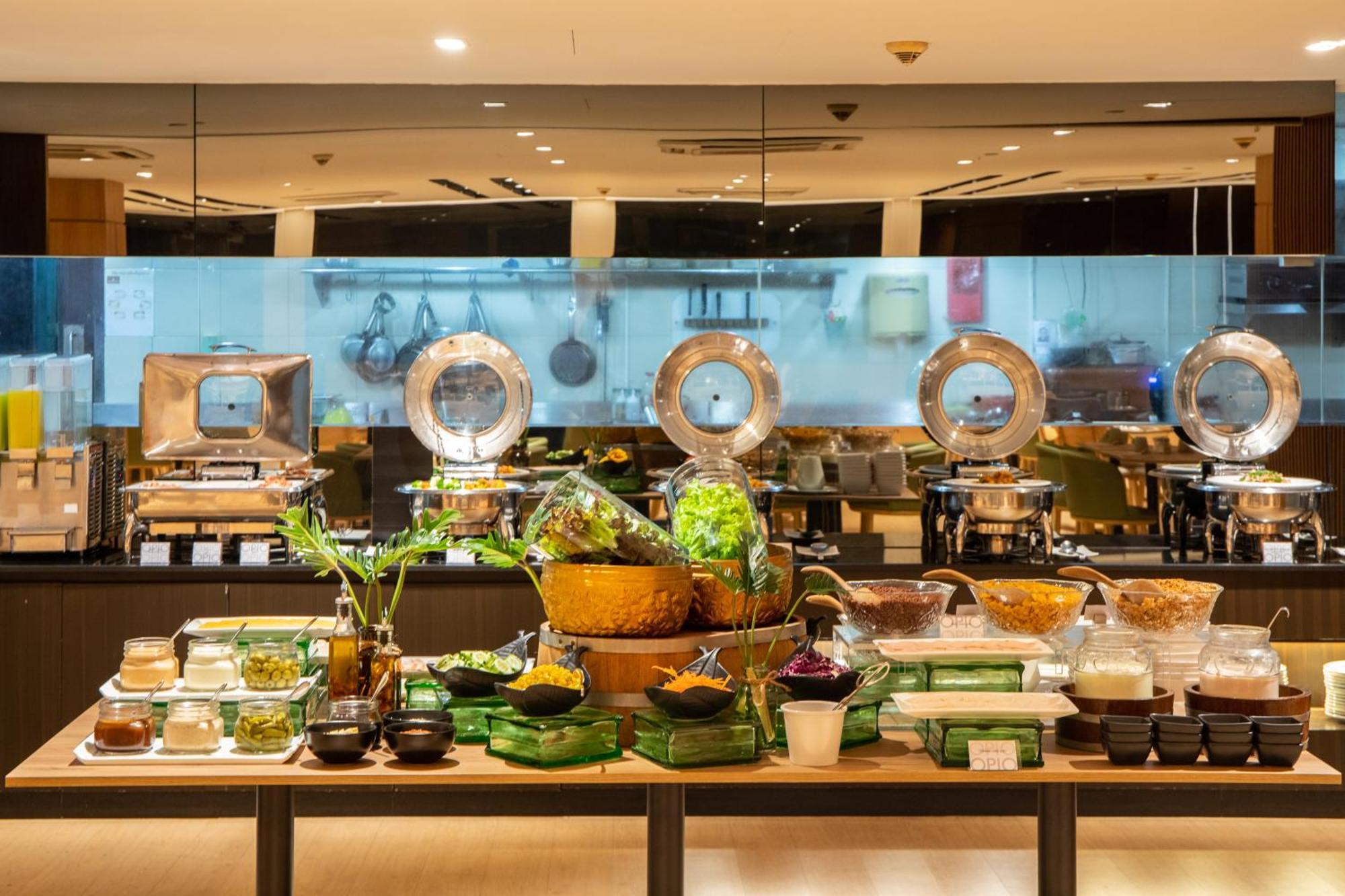 Golden Tulip Mandison Suites Bangkok Dış mekan fotoğraf